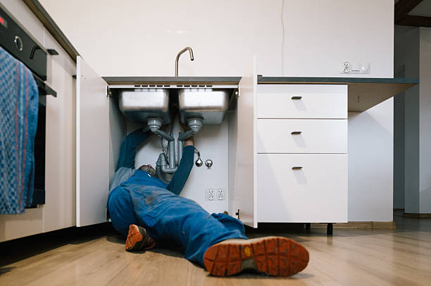 Professional Emergency Plumber technician working in Pennington Gap, VA